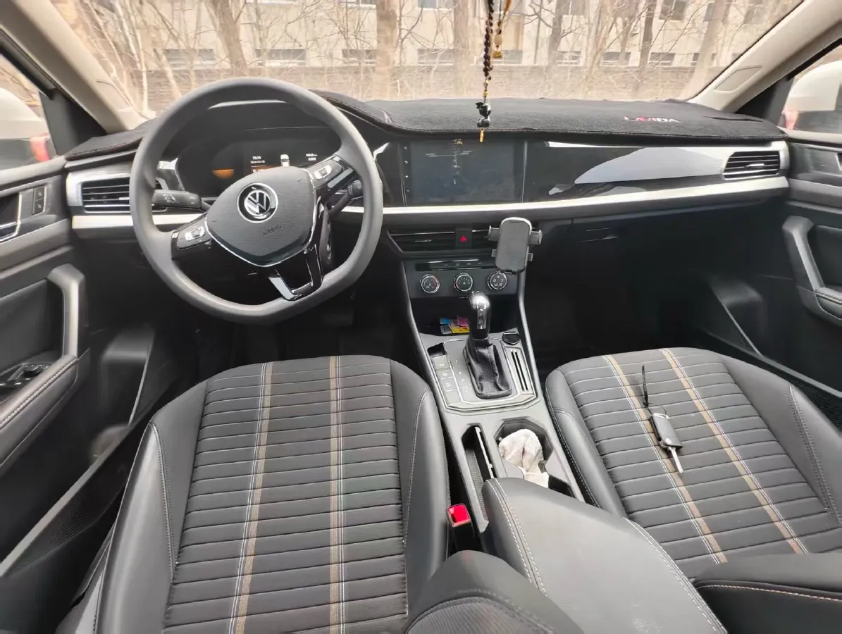 2022 Bestune B70 2.0T 224HP L4 6AT,autocango,china used car exporter,china ev exporter,chinese used car exporter,chinese used ev exporter