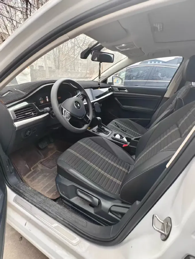 2022 Bestune B70 2.0T 224HP L4 6AT,autocango,china used car exporter,china ev exporter,chinese used car exporter,chinese used ev exporter