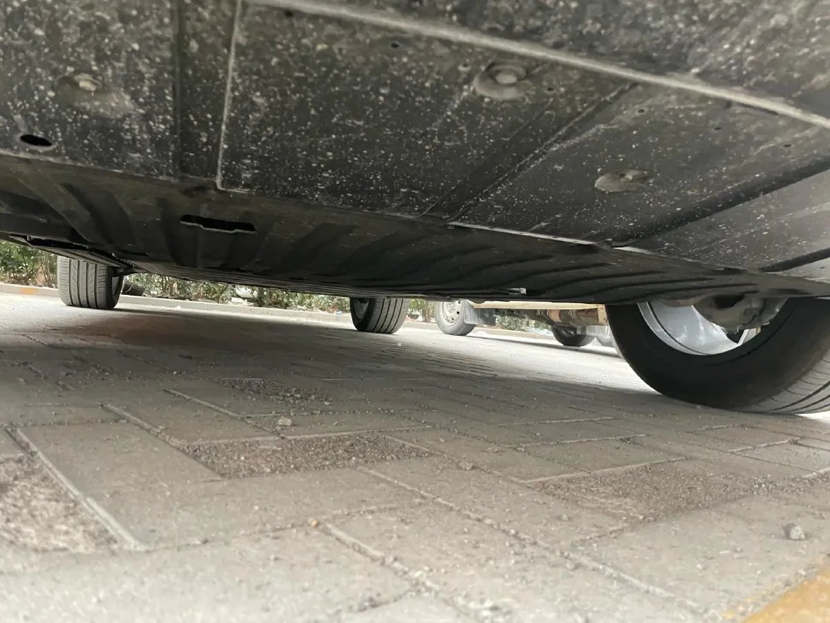 2025 Volkswagen Tiguan L 2.0T 220HP L4 7DCT,autocango,china used car exporter,china ev exporter,chinese used car exporter,chinese used ev exporter