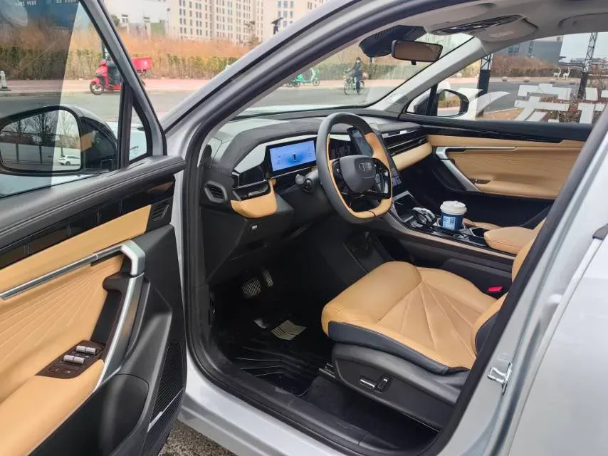 2023 Geely StarRay 2.0T 218HP L4 7DCT,autocango,china used car exporter,china ev exporter,chinese used car exporter,chinese used ev exporter