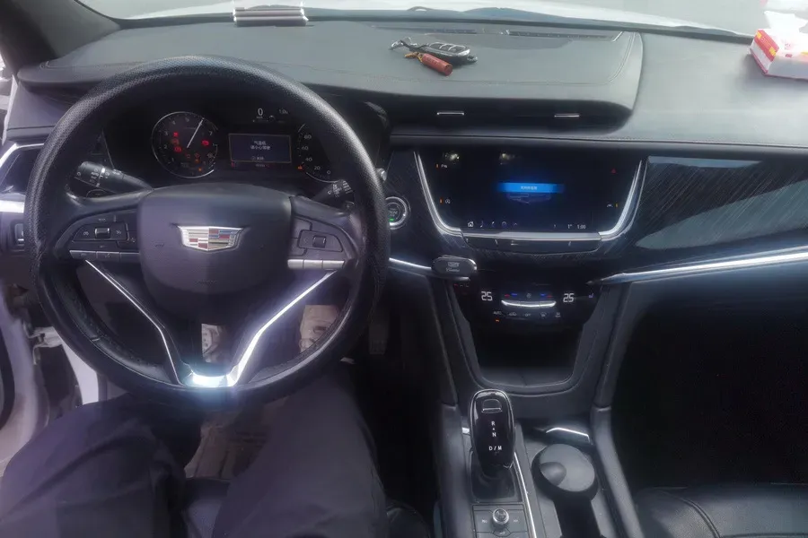 2022 Cadillac XT6 2.0T 237HP L4 9AT,autocango,china used car exporter,china ev exporter,chinese used car exporter,chinese used ev exporter