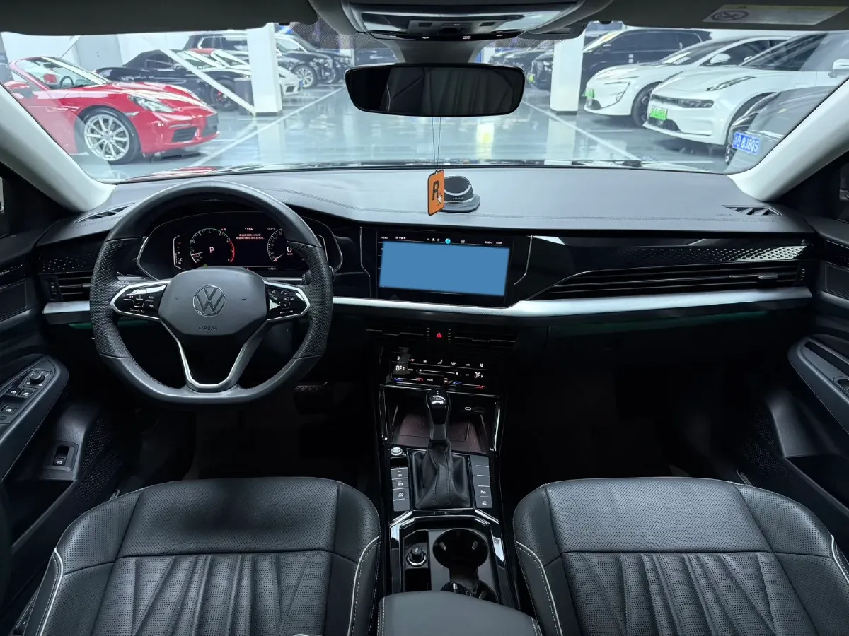 2023 Volkswagen Passat 2.0T 220HP L4 7DCT,autocango,china used car exporter,china ev exporter,chinese used car exporter,chinese used ev exporter