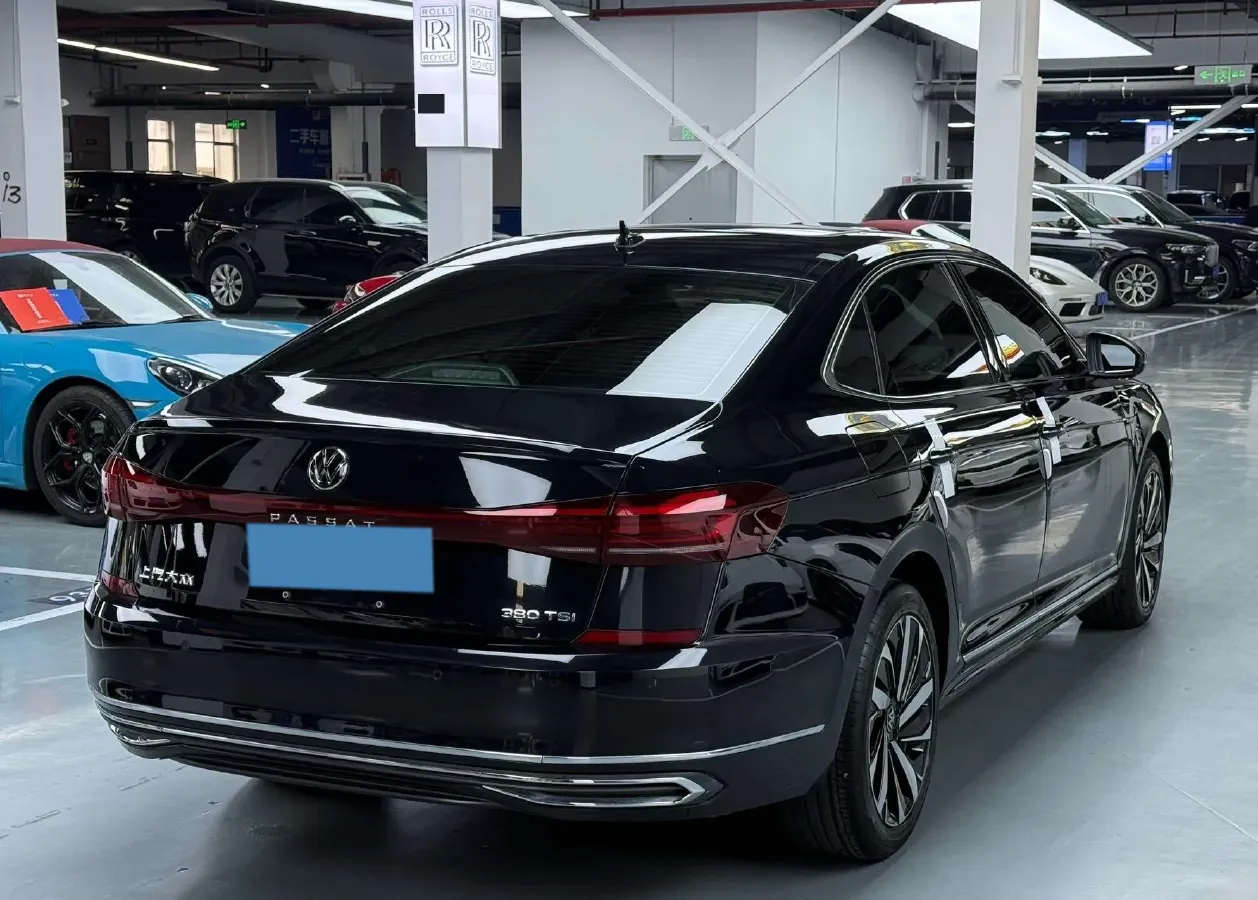 2023 Volkswagen Passat 2.0T 220HP L4 7DCT,autocango,china used car exporter,china ev exporter,chinese used car exporter,chinese used ev exporter