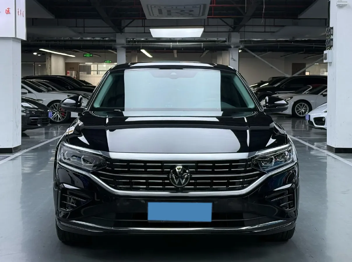 2023 Volkswagen Passat 2.0T 220HP L4 7DCT,autocango,china used car exporter,china ev exporter,chinese used car exporter,chinese used ev exporter