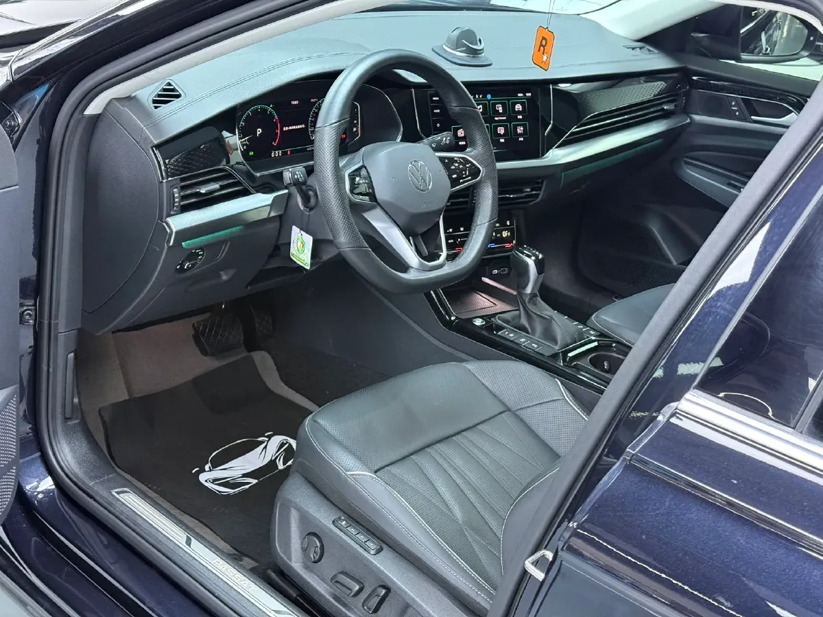 2023 Volkswagen Passat 2.0T 220HP L4 7DCT,autocango,china used car exporter,china ev exporter,chinese used car exporter,chinese used ev exporter
