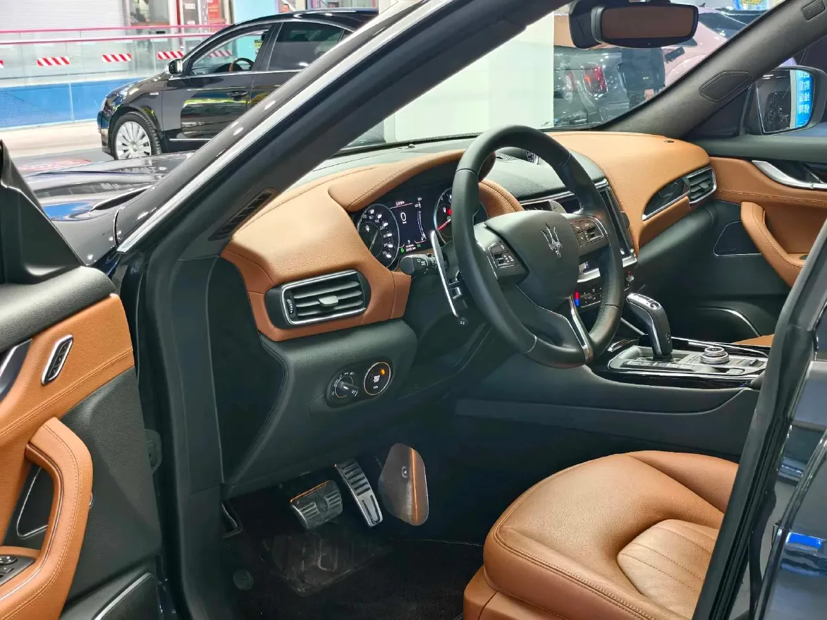 2022 Maserati Levante 2.0T 330HP L4 8AT,autocango,china used car exporter,china ev exporter,chinese used car exporter,chinese used ev exporter