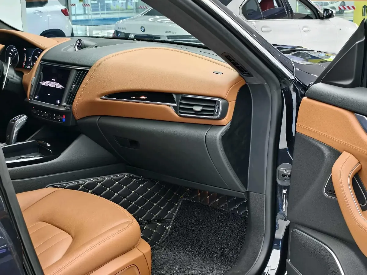 2022 Maserati Levante 2.0T 330HP L4 8AT,autocango,china used car exporter,china ev exporter,chinese used car exporter,chinese used ev exporter