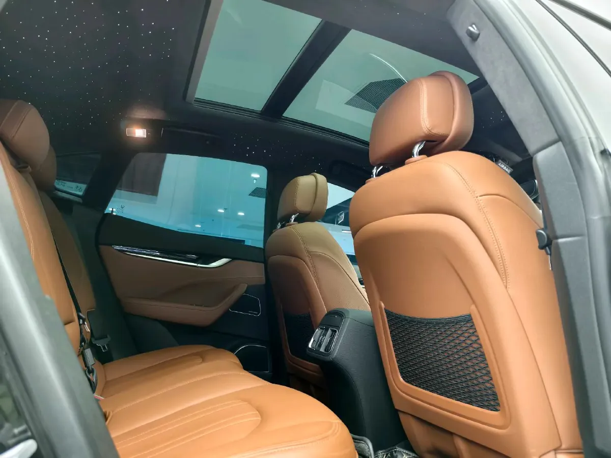 2022 Maserati Levante 2.0T 330HP L4 8AT,autocango,china used car exporter,china ev exporter,chinese used car exporter,chinese used ev exporter