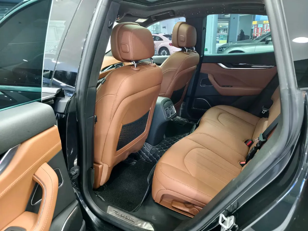2022 Maserati Levante 2.0T 330HP L4 8AT,autocango,china used car exporter,china ev exporter,chinese used car exporter,chinese used ev exporter