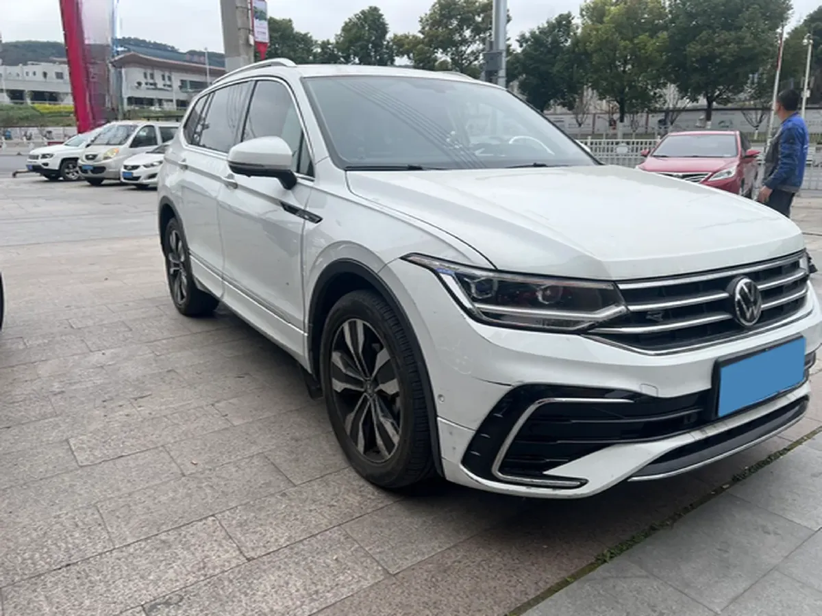 2024 Volkswagen Tiguan L 2.0T 186HP L4 7DCT,autocango,china used car exporter,china ev exporter,chinese used car exporter,chinese used ev exporter
