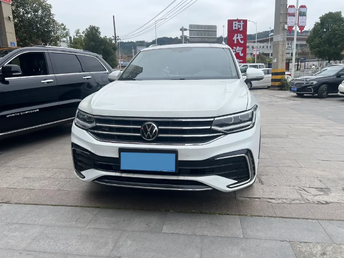 2024 Volkswagen Tiguan L 2.0T 186HP L4 7DCT,autocango,china used car exporter,china ev exporter,chinese used car exporter,chinese used ev exporter