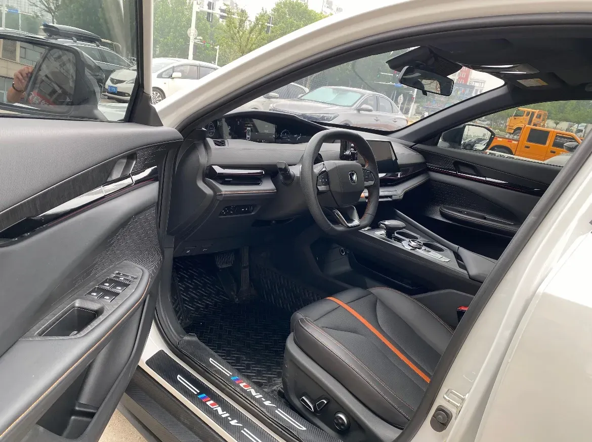 2024 ChangAn UNI-V 1.5T 188HP L4 7DCT,autocango,china used car exporter,china ev exporter,chinese used car exporter,chinese used ev exporter