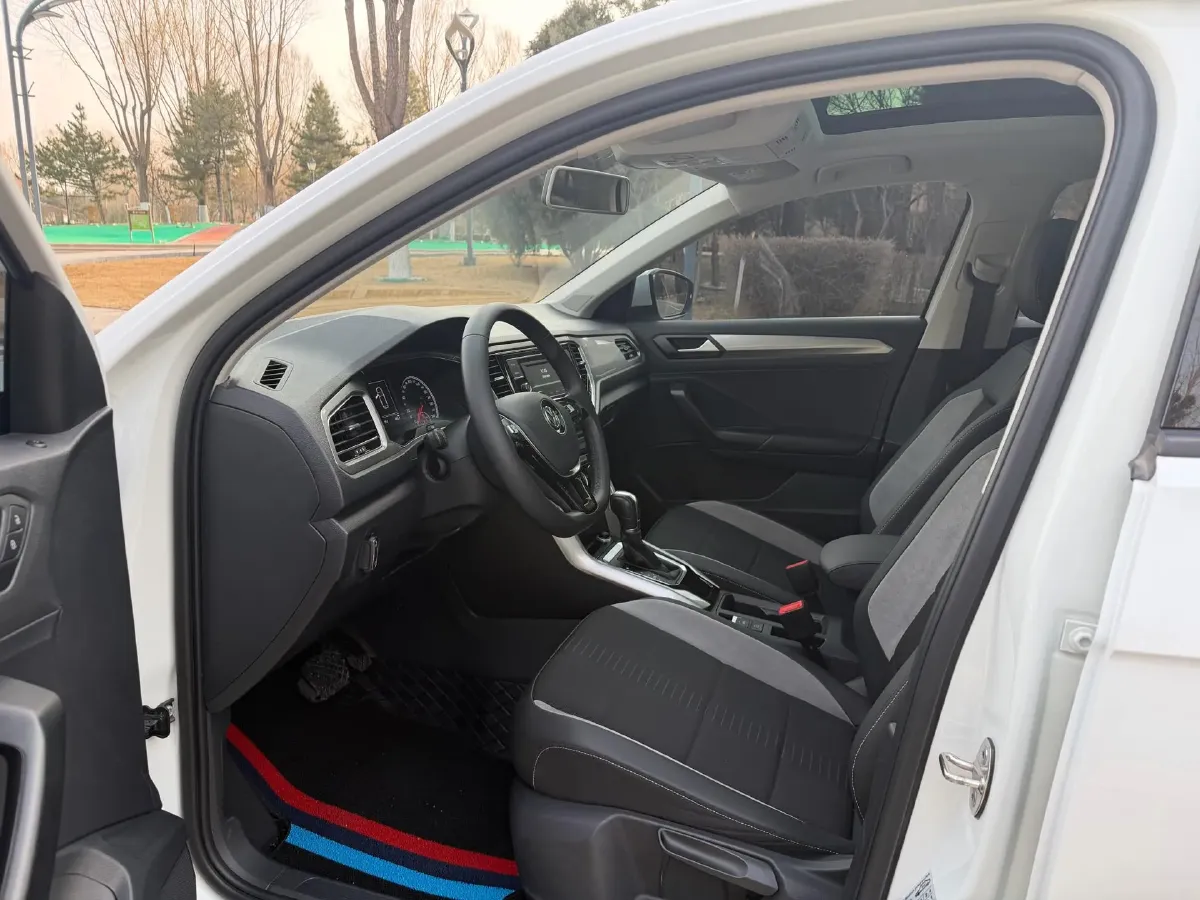 2019 Volkswagen T-Roc 1.4T 131HP L4 7DCT,autocango,china used car exporter,china ev exporter,chinese used car exporter,chinese used ev exporter