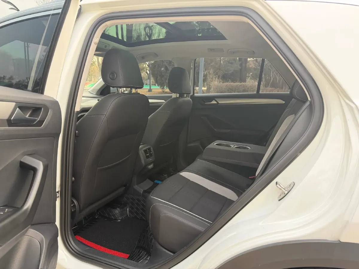 2019 Volkswagen T-Roc 1.4T 131HP L4 7DCT,autocango,china used car exporter,china ev exporter,chinese used car exporter,chinese used ev exporter