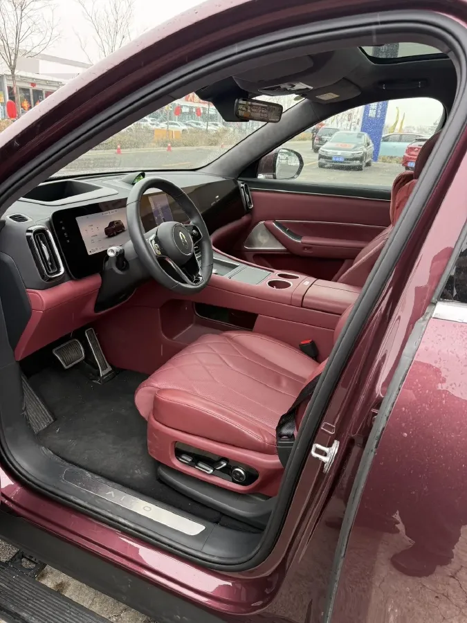 2025 AITO AITO M8 REEV 160HP REEV 53.4KWH,autocango,china used car exporter,china ev exporter,chinese used car exporter,chinese used ev exporter