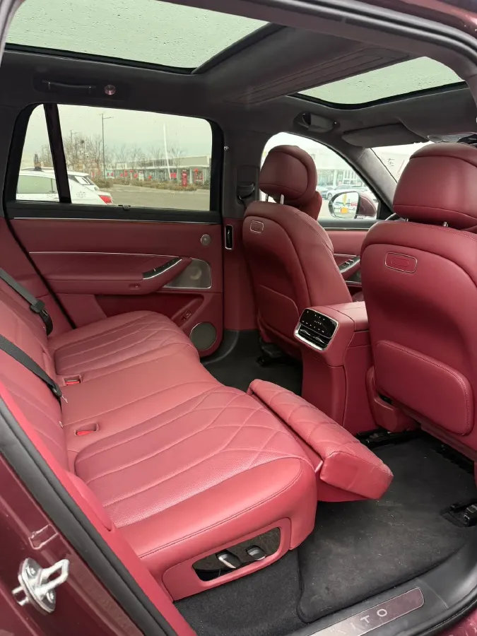 2025 AITO AITO M8 REEV 160HP REEV 53.4KWH,autocango,china used car exporter,china ev exporter,chinese used car exporter,chinese used ev exporter