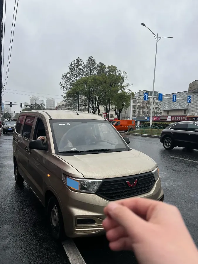 2019 WuLing RongGuang V 1.5L 99HP L4 6MT,autocango,china used car exporter,china ev exporter,chinese used car exporter,chinese used ev exporter