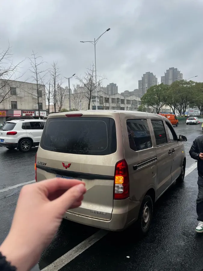 2019 WuLing RongGuang V 1.5L 99HP L4 6MT,autocango,china used car exporter,china ev exporter,chinese used car exporter,chinese used ev exporter