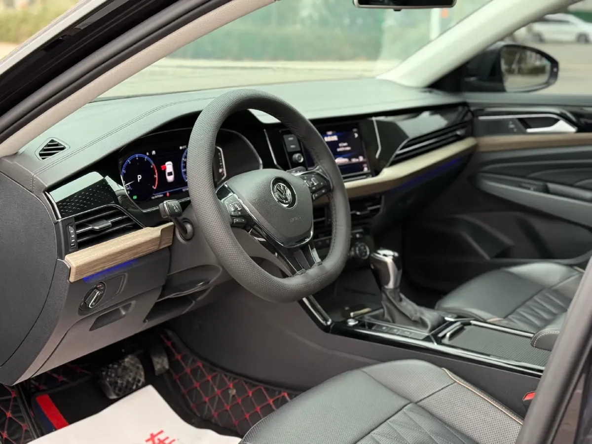 2019 Volvo V40 1.5T 152HP L4 6AT,autocango,china used car exporter,china ev exporter,chinese used car exporter,chinese used ev exporter