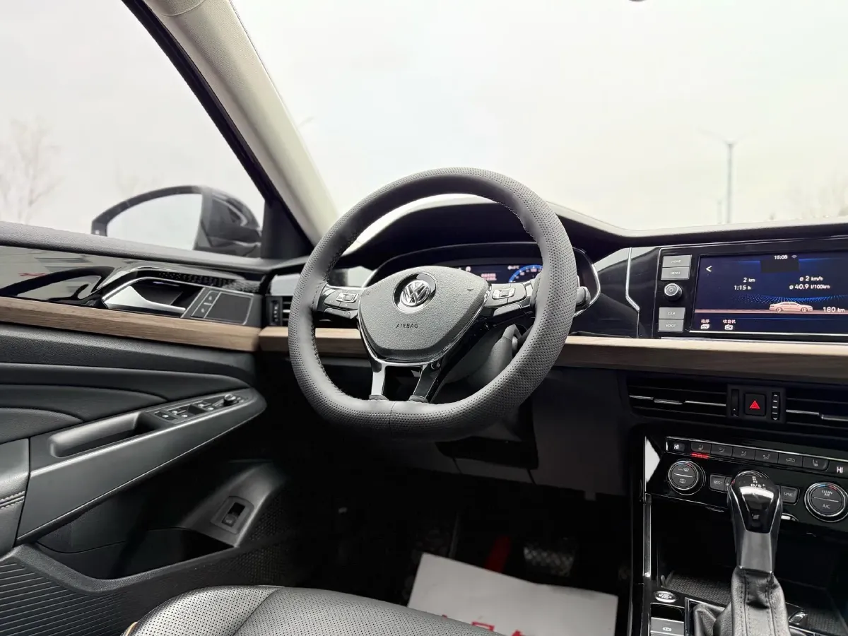 2019 Volvo V40 1.5T 152HP L4 6AT,autocango,china used car exporter,china ev exporter,chinese used car exporter,chinese used ev exporter