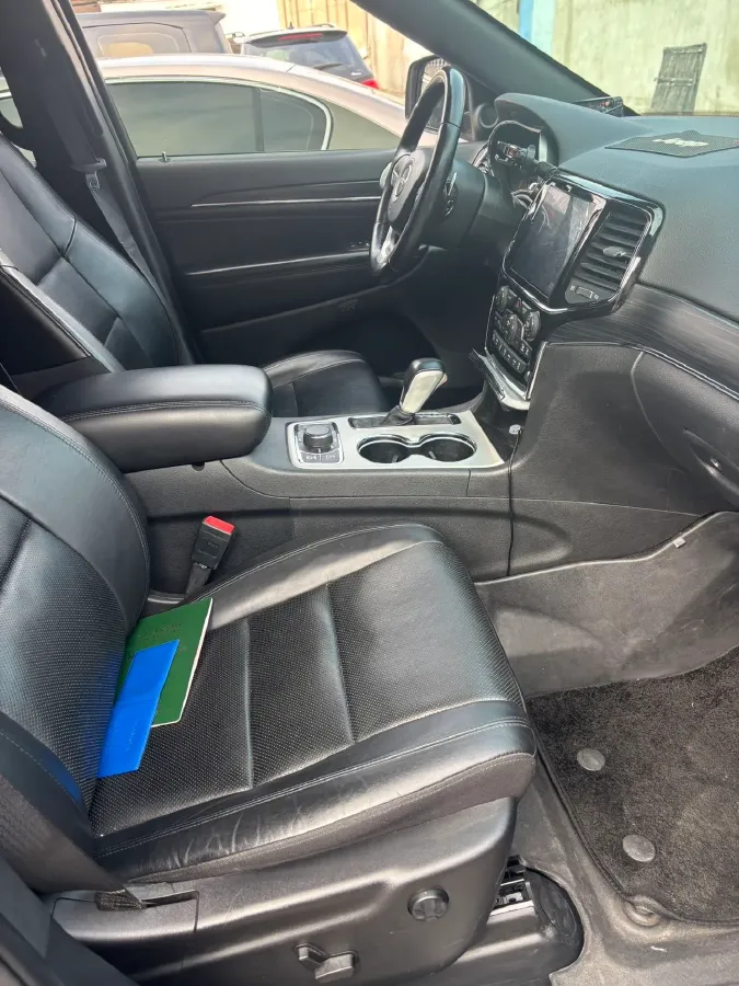 2020 Jeep Grand Cherokee 3.0L 234HP V6 8AT,autocango,china used car exporter,china ev exporter,chinese used car exporter,chinese used ev exporter