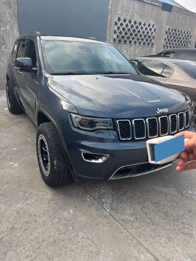 2020 Jeep Grand Cherokee 3.0L 234HP V6 8AT,autocango,china used car exporter,china ev exporter,chinese used car exporter,chinese used ev exporter