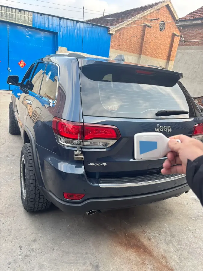 2020 Jeep Grand Cherokee 3.0L 234HP V6 8AT,autocango,china used car exporter,china ev exporter,chinese used car exporter,chinese used ev exporter