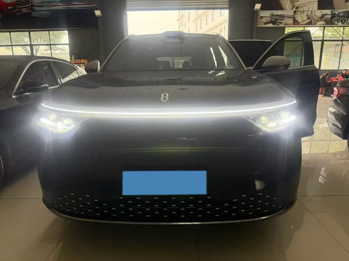 2025 AITO AITO M8 REEV 160HP REEV 53.4KWH,autocango,china used car exporter,china ev exporter,chinese used car exporter,chinese used ev exporter