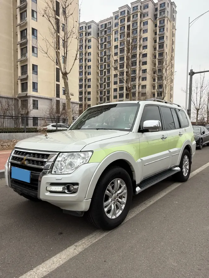 2018 Mitsubishi Pajero 3.0L 174HP V6 5AT,autocango,china used car exporter,china ev exporter,chinese used car exporter,chinese used ev exporter