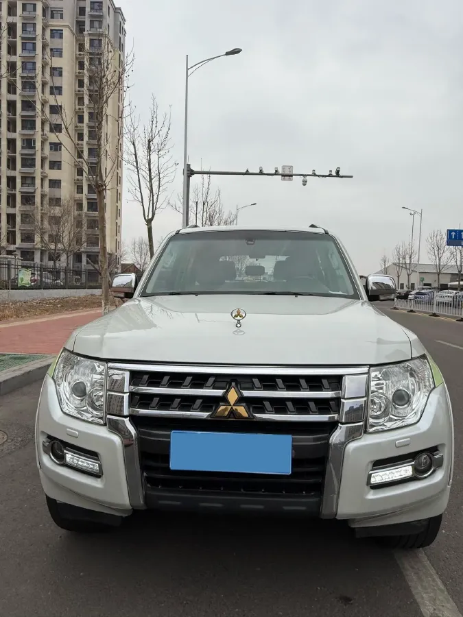 2018 Mitsubishi Pajero 3.0L 174HP V6 5AT,autocango,china used car exporter,china ev exporter,chinese used car exporter,chinese used ev exporter