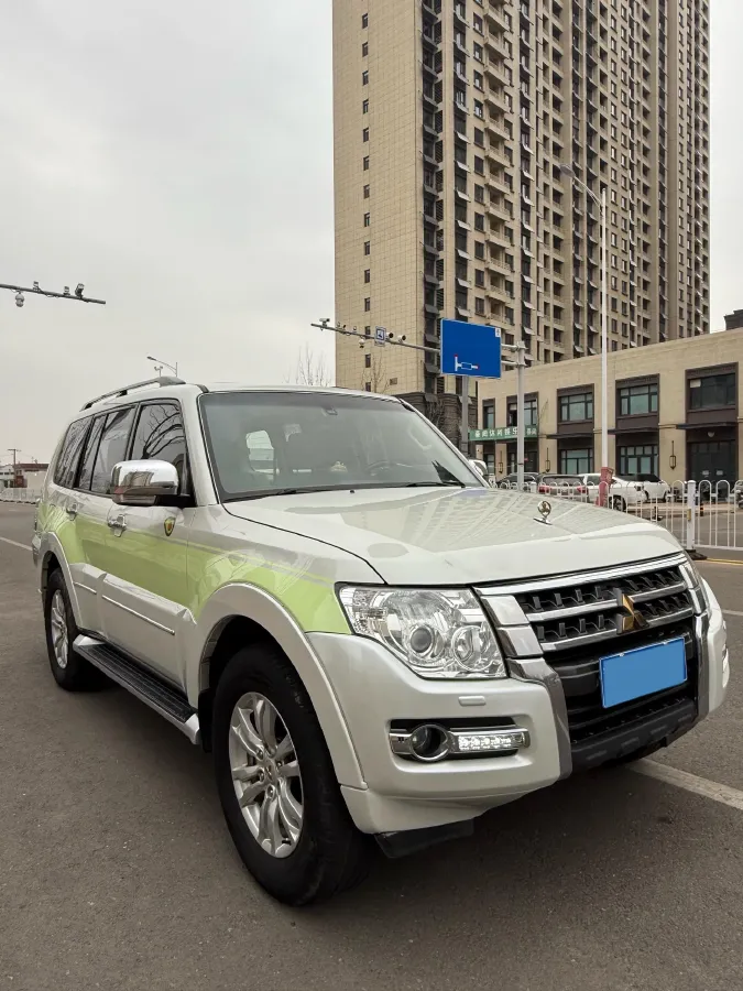2018 Mitsubishi Pajero 3.0L 174HP V6 5AT,autocango,china used car exporter,china ev exporter,chinese used car exporter,chinese used ev exporter