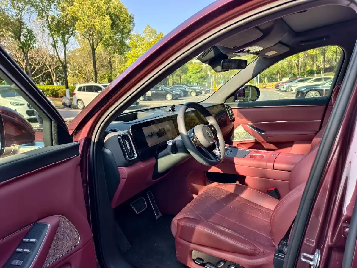 2025 AITO AITO M8 REEV 160HP REEV 53.4KWH,autocango,china used car exporter,china ev exporter,chinese used car exporter,chinese used ev exporter