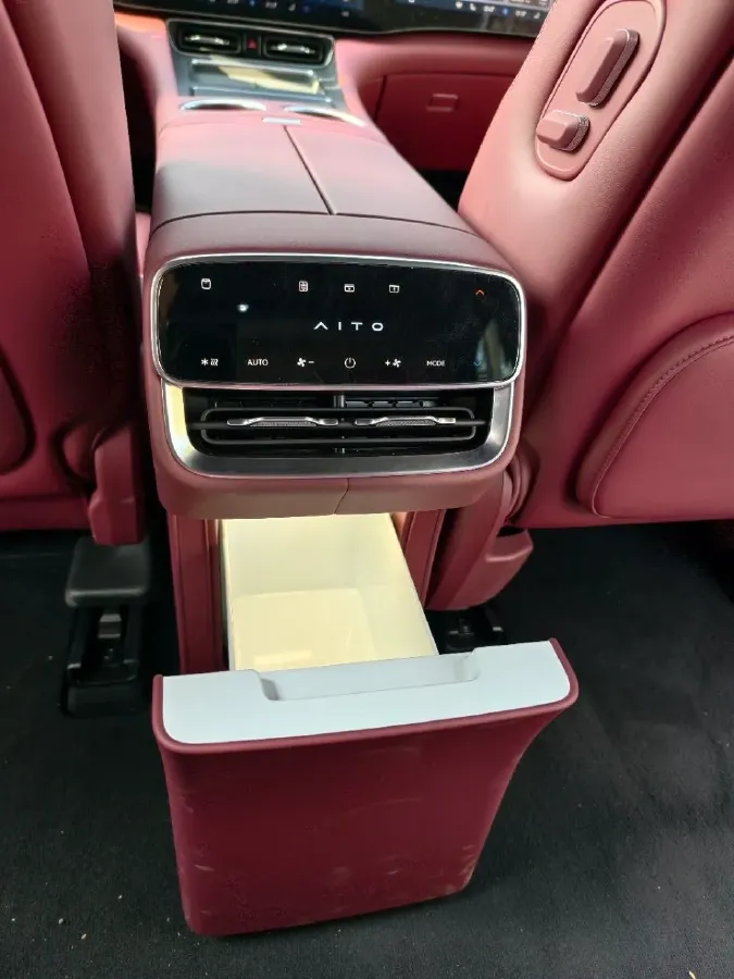 2025 AITO AITO M8 REEV 160HP REEV 53.4KWH,autocango,china used car exporter,china ev exporter,chinese used car exporter,chinese used ev exporter