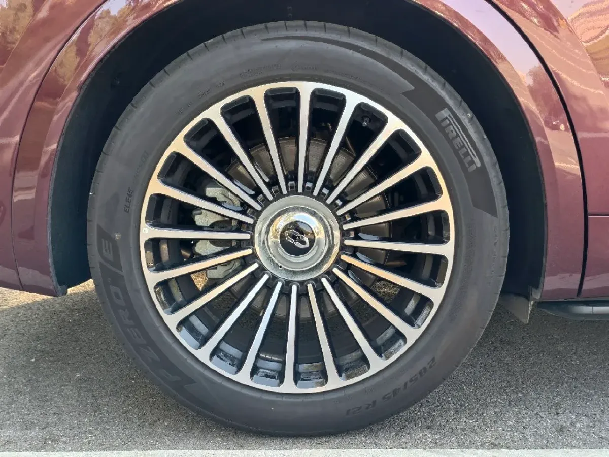 2025 AITO AITO M8 REEV 160HP REEV 53.4KWH,autocango,china used car exporter,china ev exporter,chinese used car exporter,chinese used ev exporter