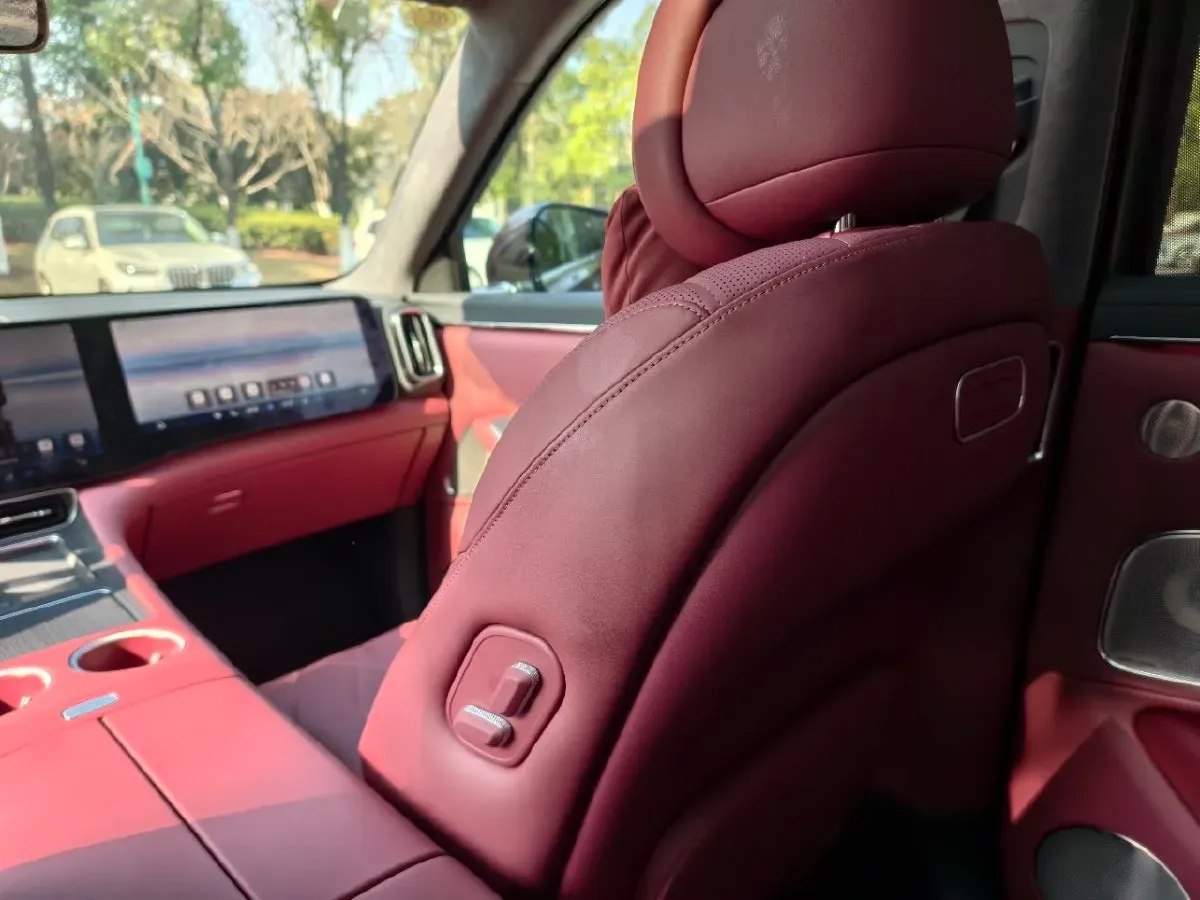 2025 AITO AITO M8 REEV 160HP REEV 53.4KWH,autocango,china used car exporter,china ev exporter,chinese used car exporter,chinese used ev exporter