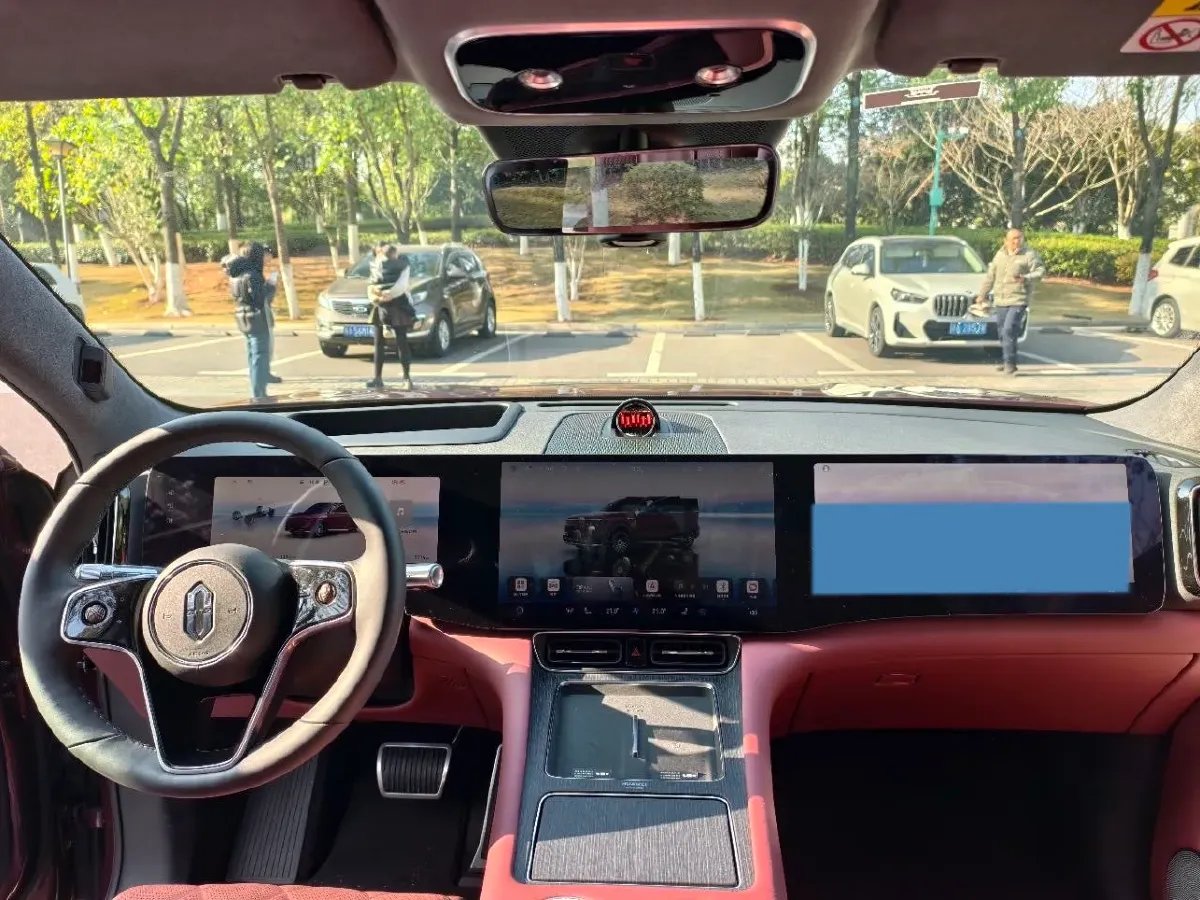 2025 AITO AITO M8 REEV 160HP REEV 53.4KWH,autocango,china used car exporter,china ev exporter,chinese used car exporter,chinese used ev exporter