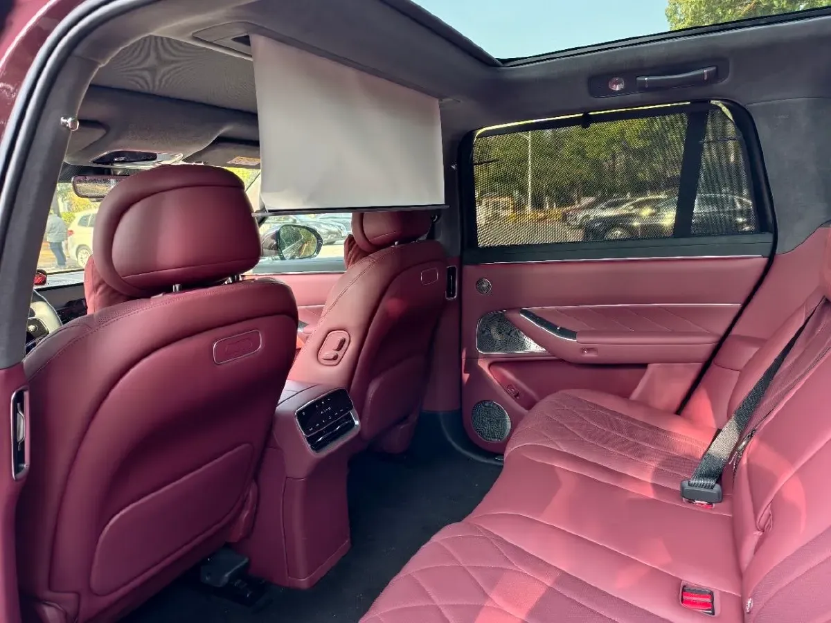 2025 AITO AITO M8 REEV 160HP REEV 53.4KWH,autocango,china used car exporter,china ev exporter,chinese used car exporter,chinese used ev exporter