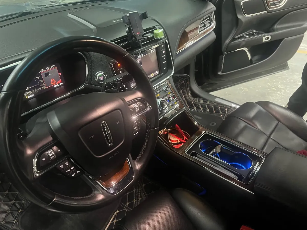 2017 Lincoln Continental 2.0T 261HP L4 6AT,autocango,china used car exporter,china ev exporter,chinese used car exporter,chinese used ev exporter