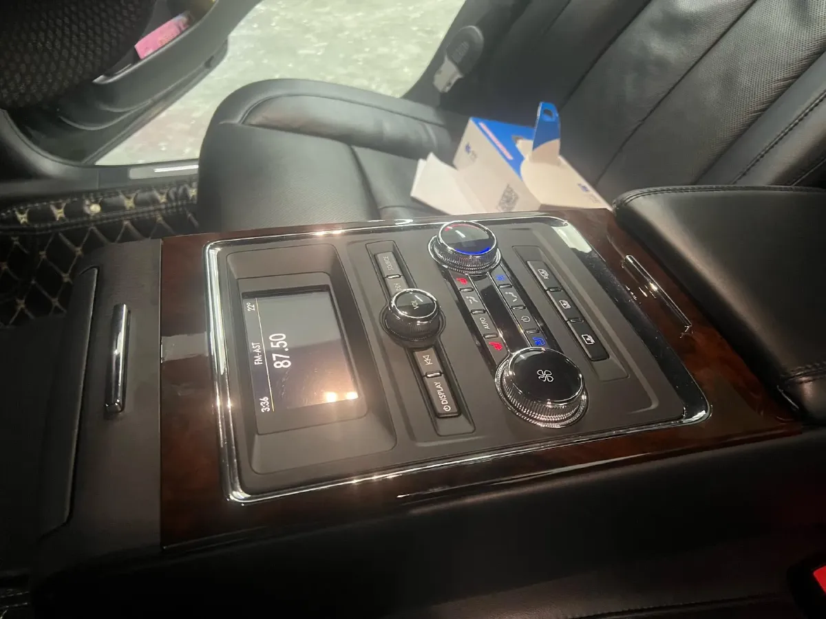 2017 Lincoln Continental 2.0T 261HP L4 6AT,autocango,china used car exporter,china ev exporter,chinese used car exporter,chinese used ev exporter