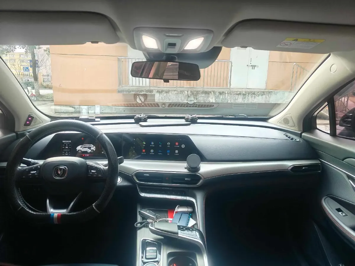 2020 ChangAn UNI-T 1.5T 180HP L4 7DCT,autocango,china used car exporter,china ev exporter,chinese used car exporter,chinese used ev exporter