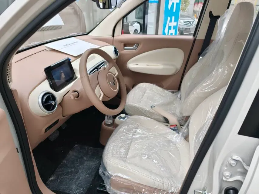 2025 WuLing HongGuang MINI EV BEV 16.2KWH,autocango,china used car exporter,china ev exporter,chinese used car exporter,chinese used ev exporter