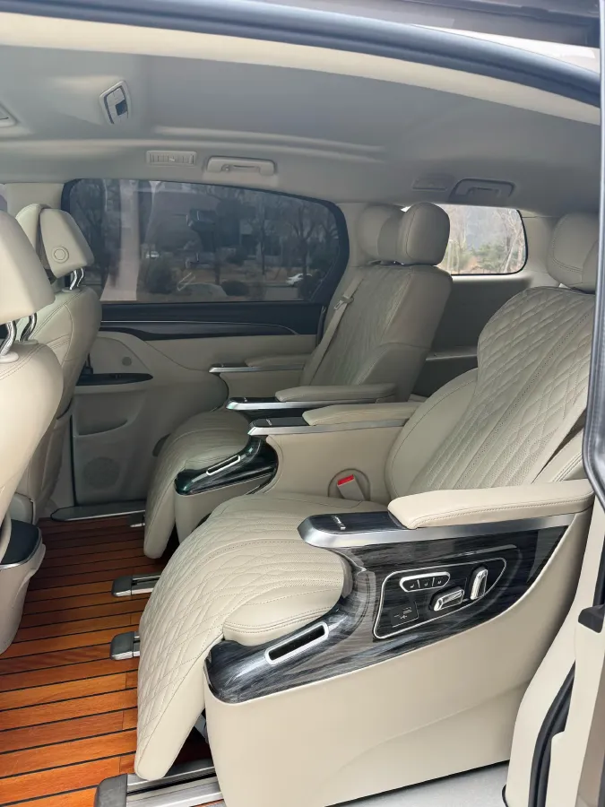 2022 Buick GL8 2.0T 237HP L4 9AT,autocango,china used car exporter,china ev exporter,chinese used car exporter,chinese used ev exporter