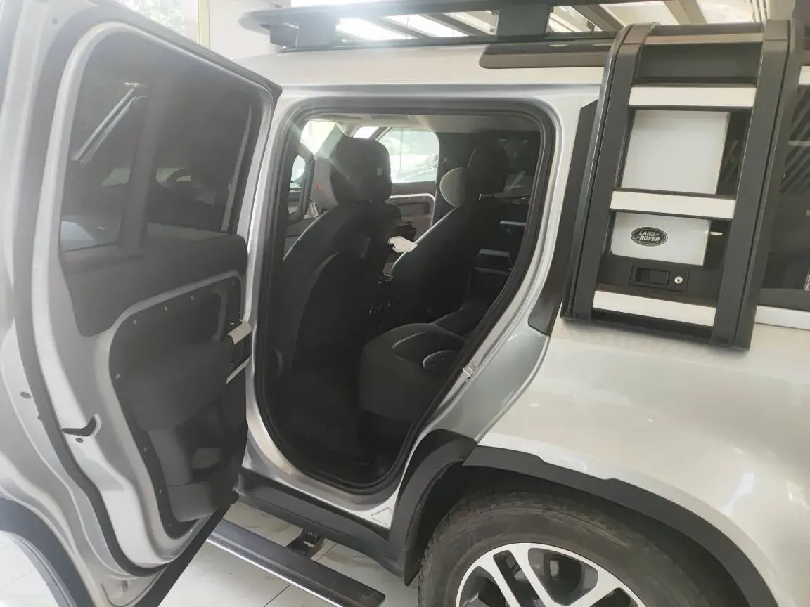 2020 Land Rover Defender 3.0T 400HP L6 8AT,autocango,china used car exporter,china ev exporter,chinese used car exporter,chinese used ev exporter