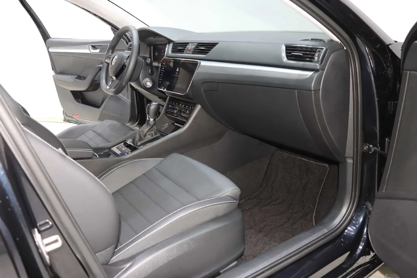 2024 Skoda Superb 1.4T 150HP L4 7DCT,autocango,china used car exporter,china ev exporter,chinese used car exporter,chinese used ev exporter