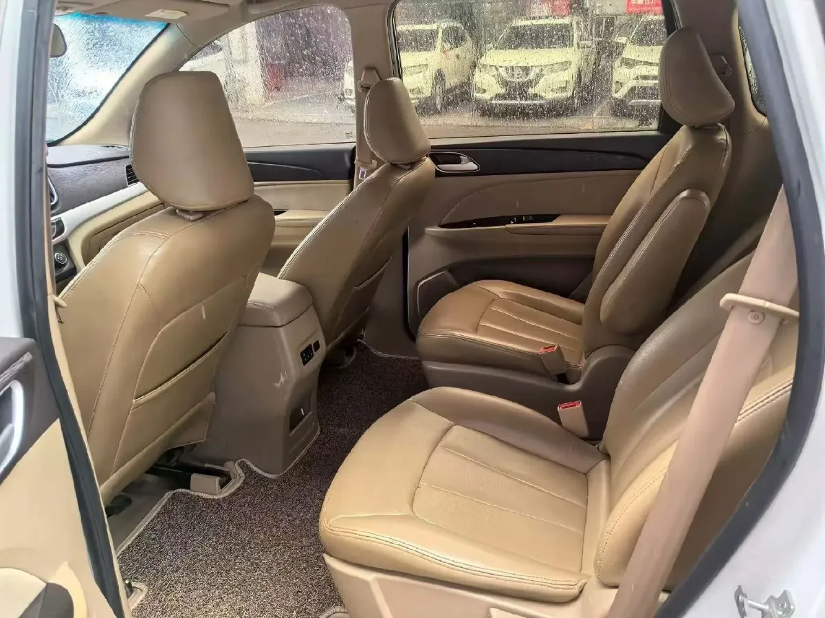 2016 BaoJun 730 1.5L 112HP L4 5MT,autocango,china used car exporter,china ev exporter,chinese used car exporter,chinese used ev exporter