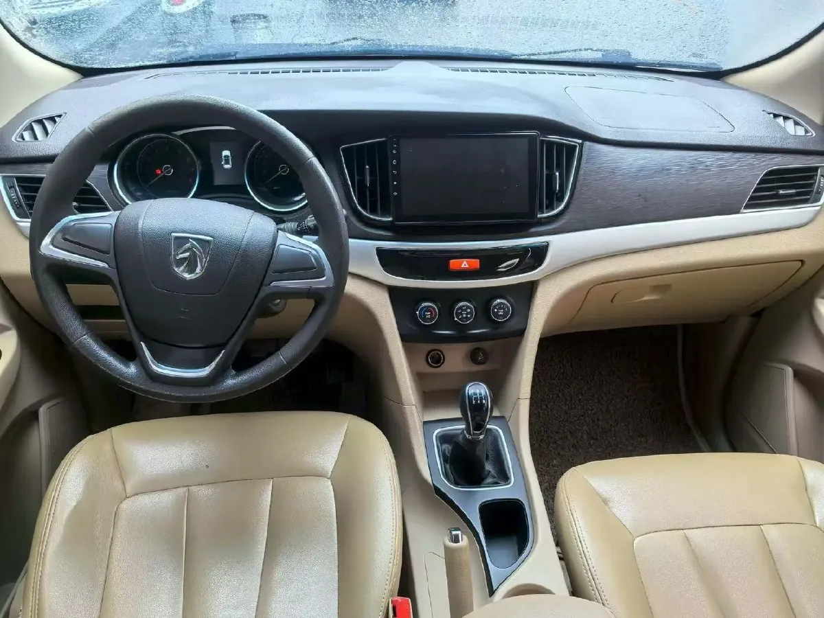 2016 BaoJun 730 1.5L 112HP L4 5MT,autocango,china used car exporter,china ev exporter,chinese used car exporter,chinese used ev exporter