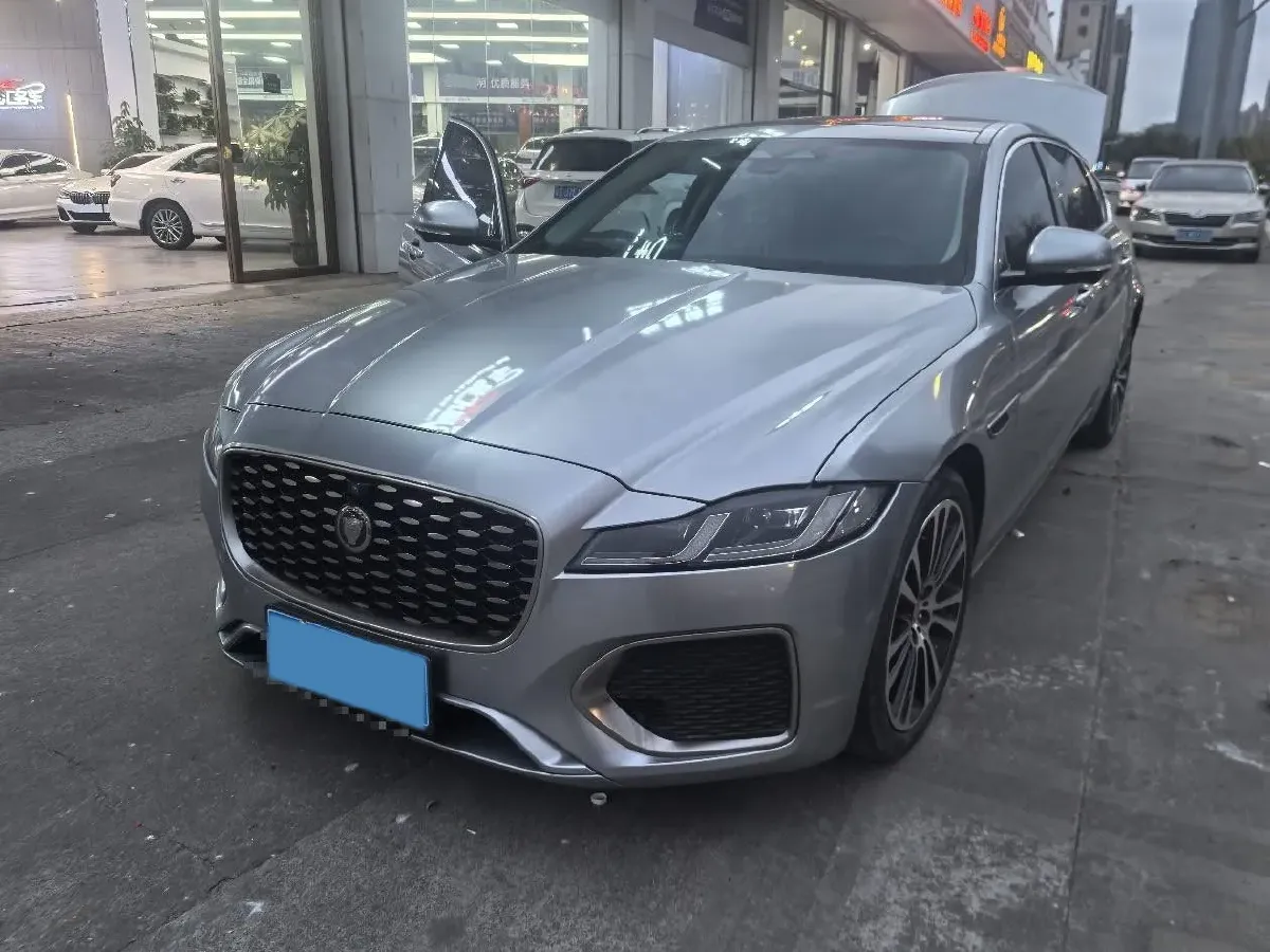 2022 Jaguar XFL 2.0T 250HP L4 8AT,autocango,china used car exporter,china ev exporter,chinese used car exporter,chinese used ev exporter