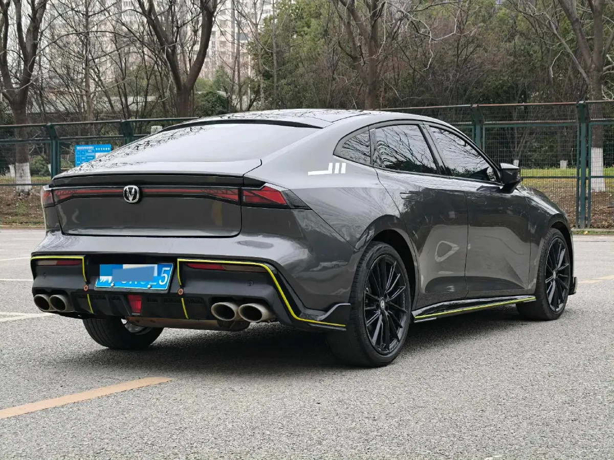 2022 ChangAn UNI-V 1.5T 188HP L4 7DCT,autocango,china used car exporter,china ev exporter,chinese used car exporter,chinese used ev exporter