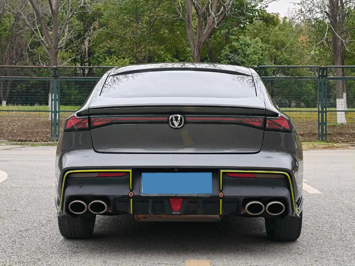 2022 ChangAn UNI-V 1.5T 188HP L4 7DCT,autocango,china used car exporter,china ev exporter,chinese used car exporter,chinese used ev exporter