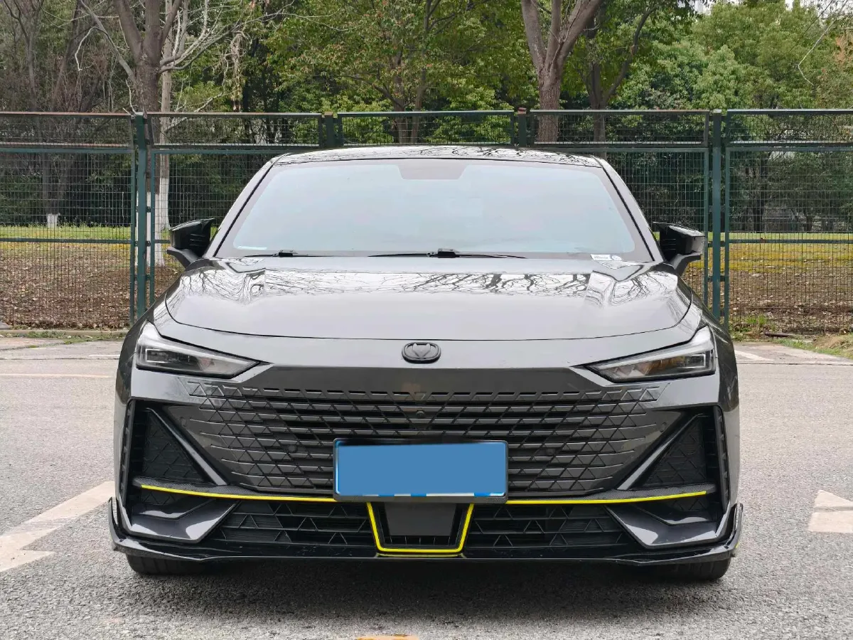 2022 ChangAn UNI-V 1.5T 188HP L4 7DCT,autocango,china used car exporter,china ev exporter,chinese used car exporter,chinese used ev exporter